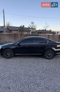 Седан Volkswagen Passat 2012 в Житомирі