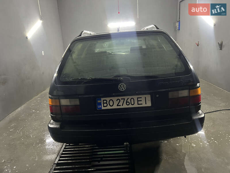 Универсал Volkswagen Passat 1989 в Кременце