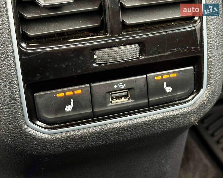 Седан Volkswagen Passat 2018 в Киеве