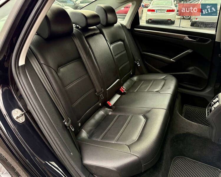 Седан Volkswagen Passat 2018 в Киеве