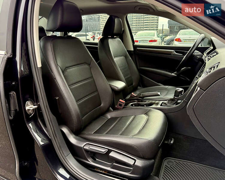 Седан Volkswagen Passat 2018 в Киеве