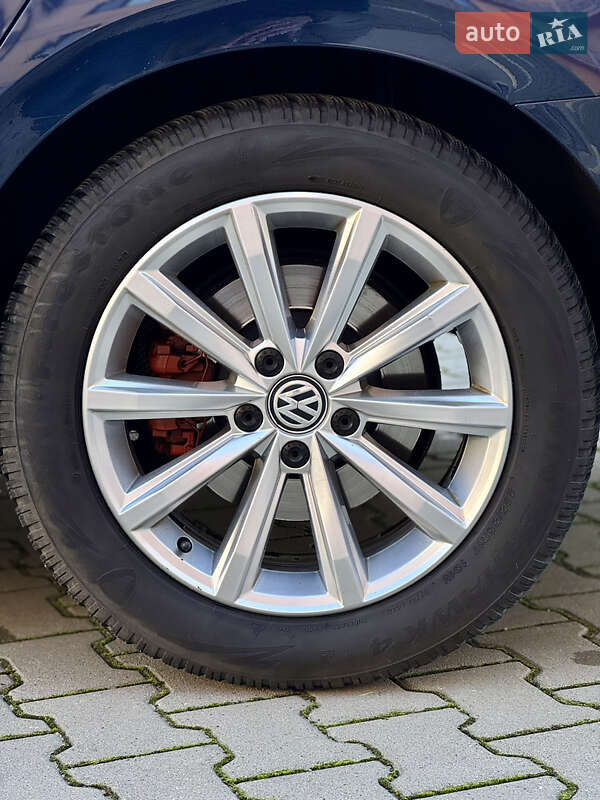 Універсал Volkswagen Passat 2015 в Ужгороді