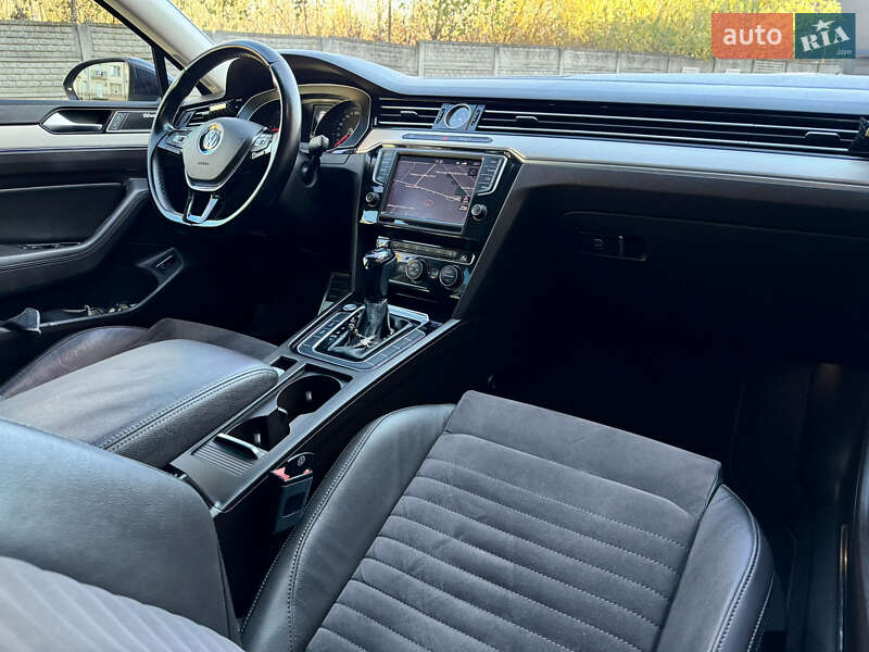 Універсал Volkswagen Passat 2015 в Ужгороді