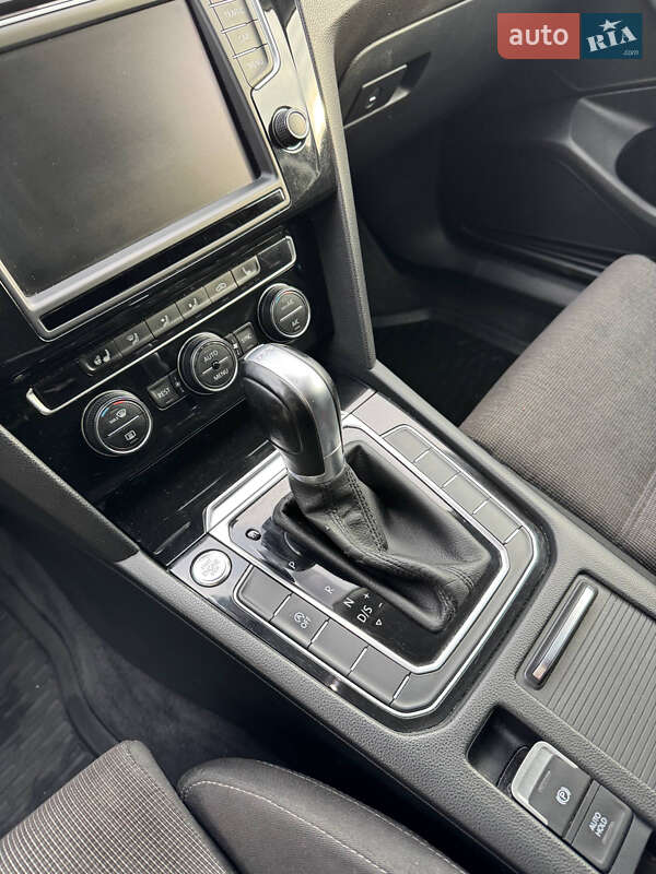 Универсал Volkswagen Passat 2015 в Виннице