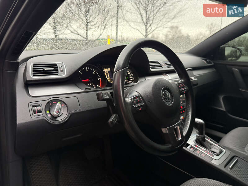 Универсал Volkswagen Passat 2014 в Киеве