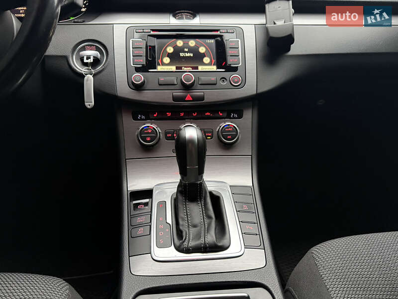 Универсал Volkswagen Passat 2014 в Киеве