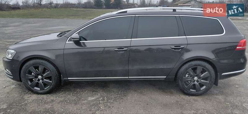 Універсал Volkswagen Passat 2011 в Новій Ушиці