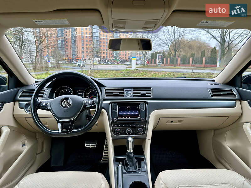 Седан Volkswagen Passat 2017 в Калуше
