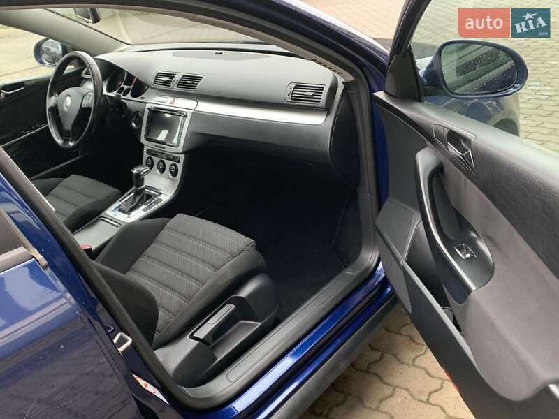 Універсал Volkswagen Passat 2008 в Жовкві