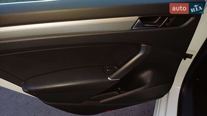 Седан Volkswagen Passat 2016 в Николаеве