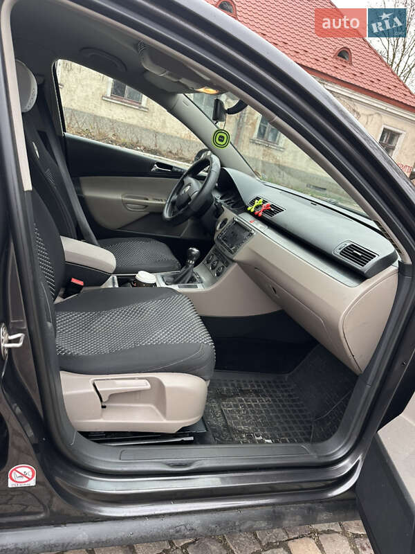 Седан Volkswagen Passat 2005 в Бурштыне