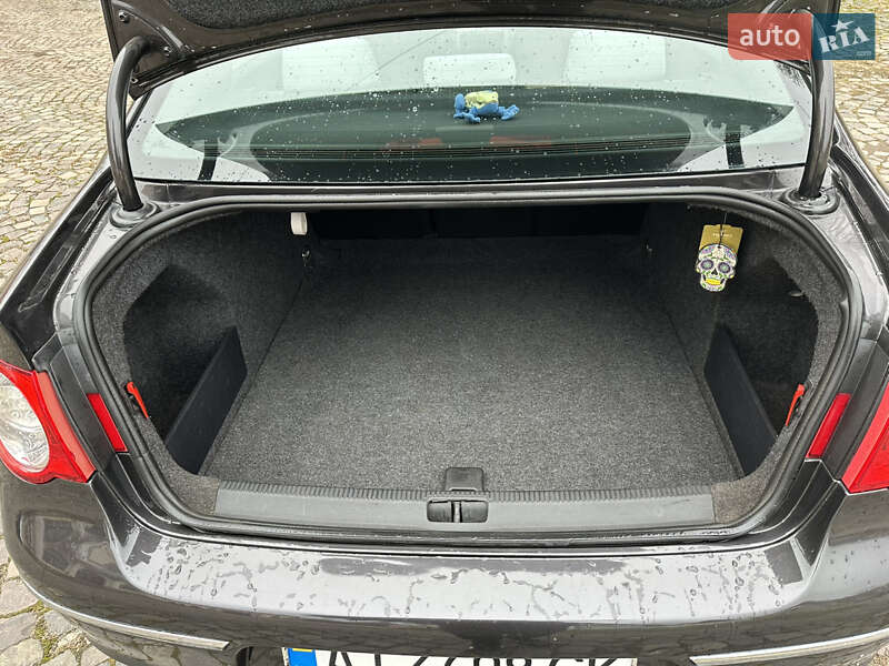 Седан Volkswagen Passat 2005 в Бурштыне