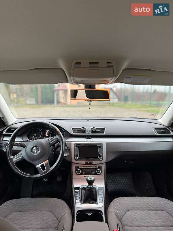 Універсал Volkswagen Passat 2011 в Самборі