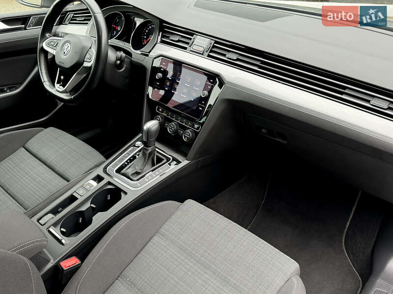 Універсал Volkswagen Passat 2019 в Києві фото 79 Універсал Volkswagen Passat 2019 в Києві