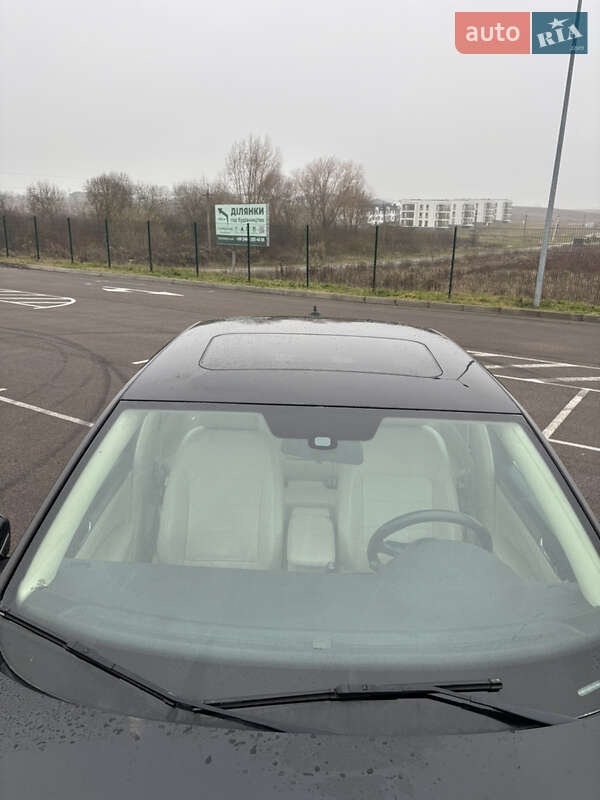 Седан Volkswagen Passat 2014 в Ровно