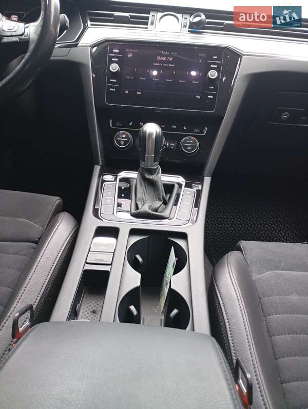 Универсал Volkswagen Passat 2017 в Золочеве фото 22 Универсал Volkswagen Passat 2017 в Золочеве