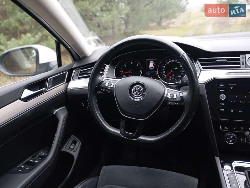 Универсал Volkswagen Passat 2017 в Золочеве фото 24 Универсал Volkswagen Passat 2017 в Золочеве