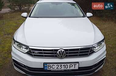Универсал Volkswagen Passat 2017 в Золочеве
