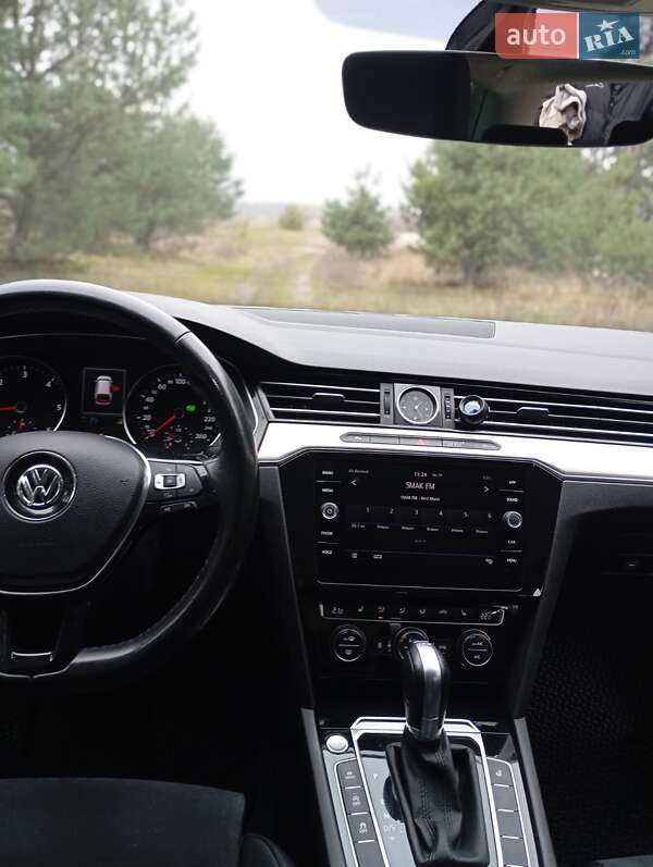 Универсал Volkswagen Passat 2017 в Золочеве фото 47 Универсал Volkswagen Passat 2017 в Золочеве