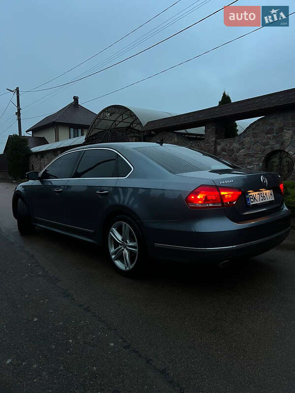 Седан Volkswagen Passat 2012 в Житомире