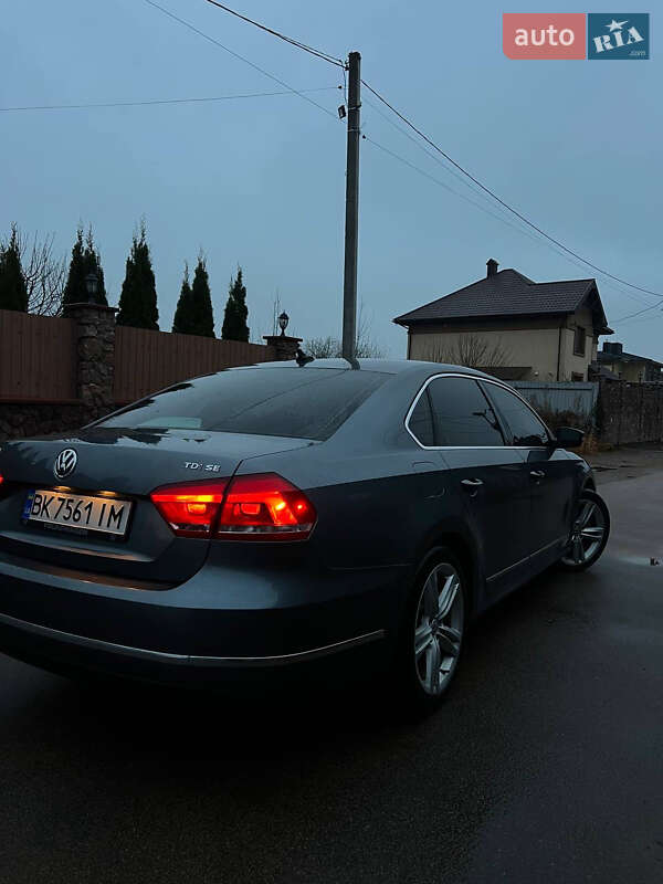 Седан Volkswagen Passat 2012 в Житомире
