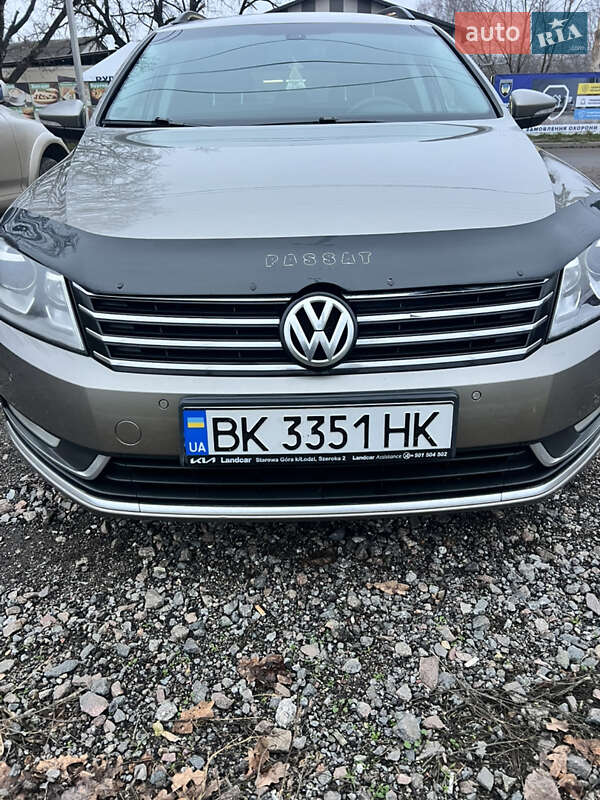 Универсал Volkswagen Passat 2014 в Киеве