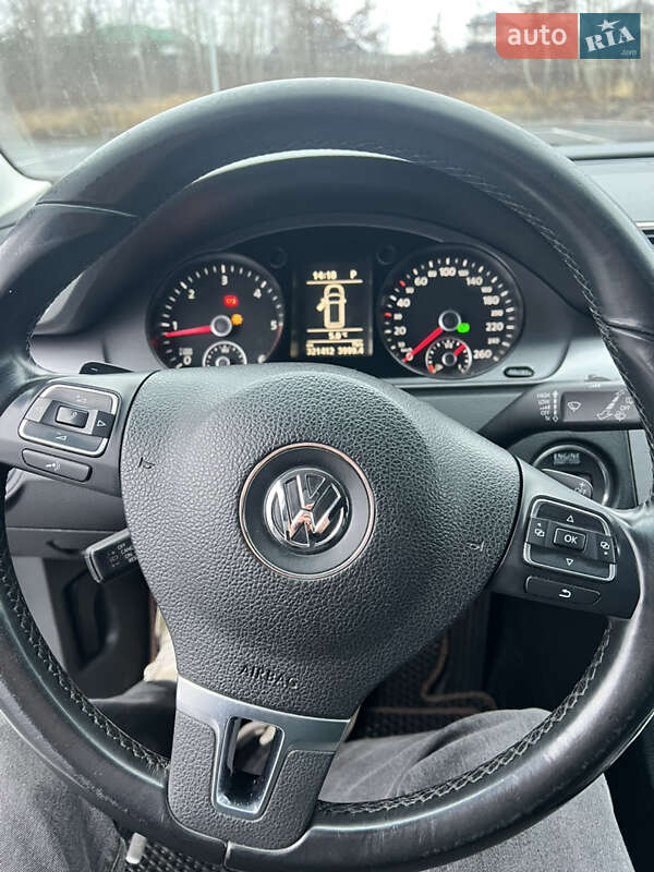 Универсал Volkswagen Passat 2014 в Киеве