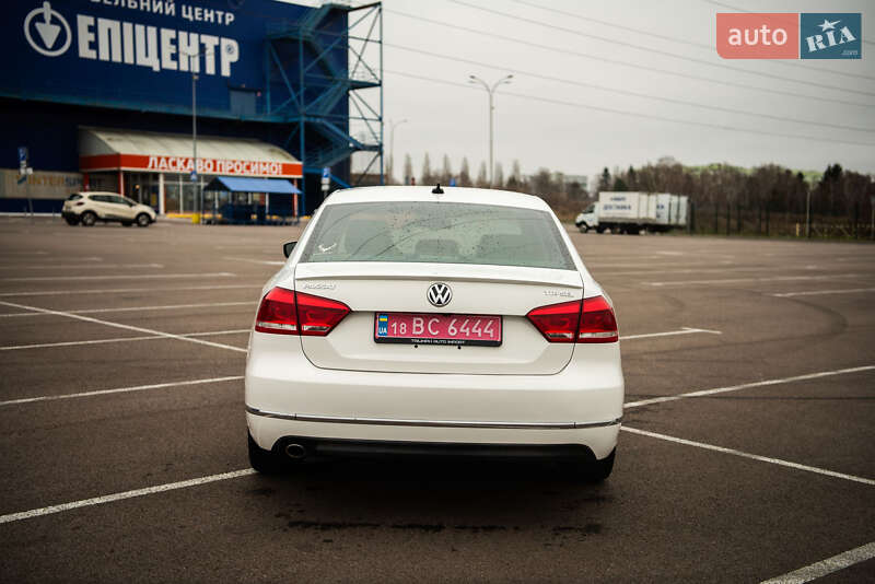 Седан Volkswagen Passat 2014 в Ровно