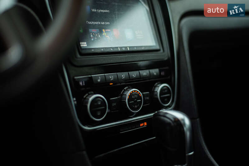 Седан Volkswagen Passat 2014 в Ровно