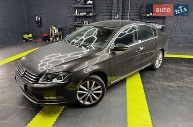 Седан Volkswagen Passat 2014 в Киеве