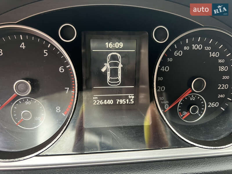 Седан Volkswagen Passat 2012 в Мукачевому