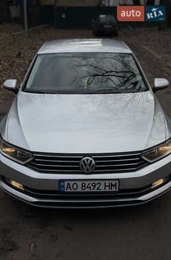 Седан Volkswagen Passat 2014 в Киеве