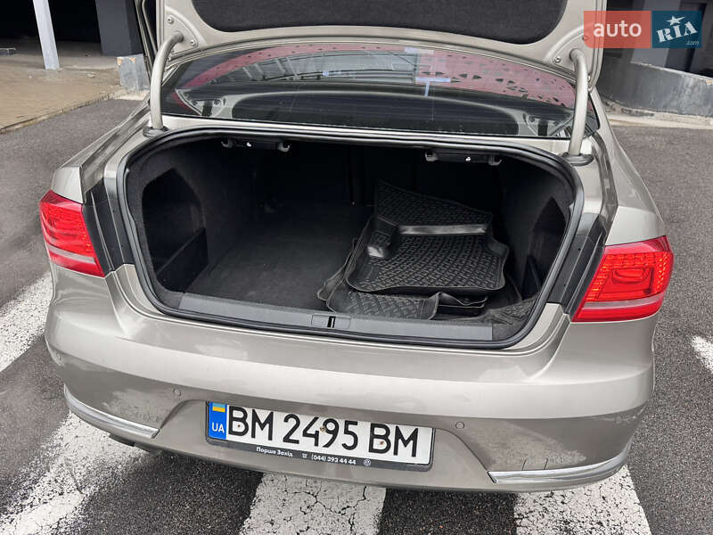 Седан Volkswagen Passat 2013 в Киеве