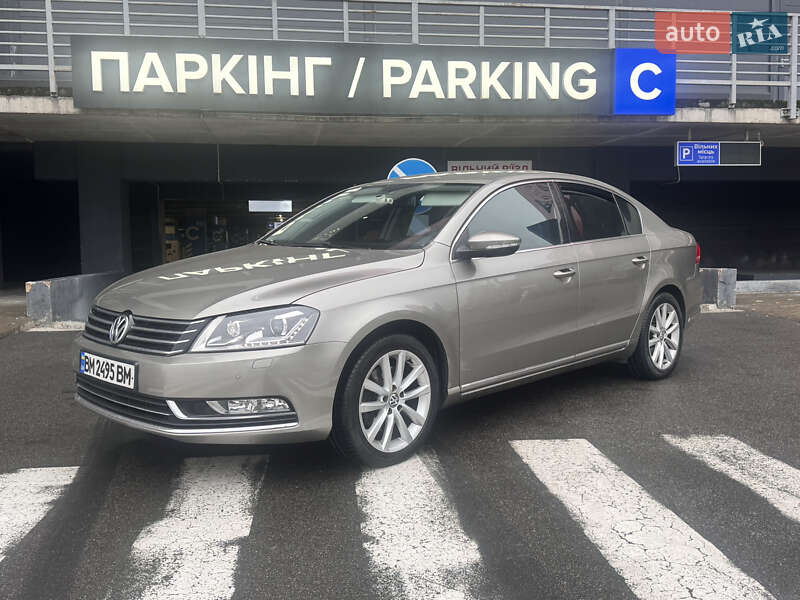 Седан Volkswagen Passat 2013 в Киеве