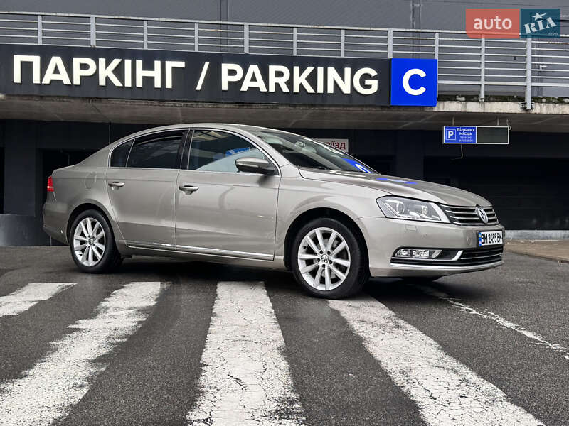 Седан Volkswagen Passat 2013 в Киеве