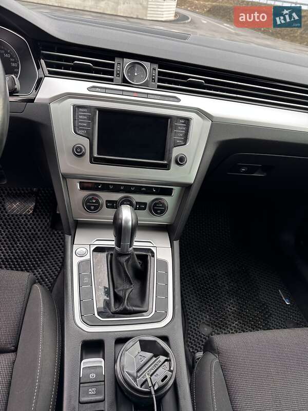 Универсал Volkswagen Passat 2016 в Львове