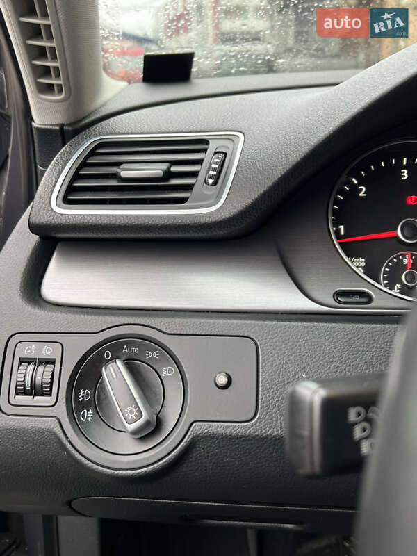 Универсал Volkswagen Passat 2011 в Киеве