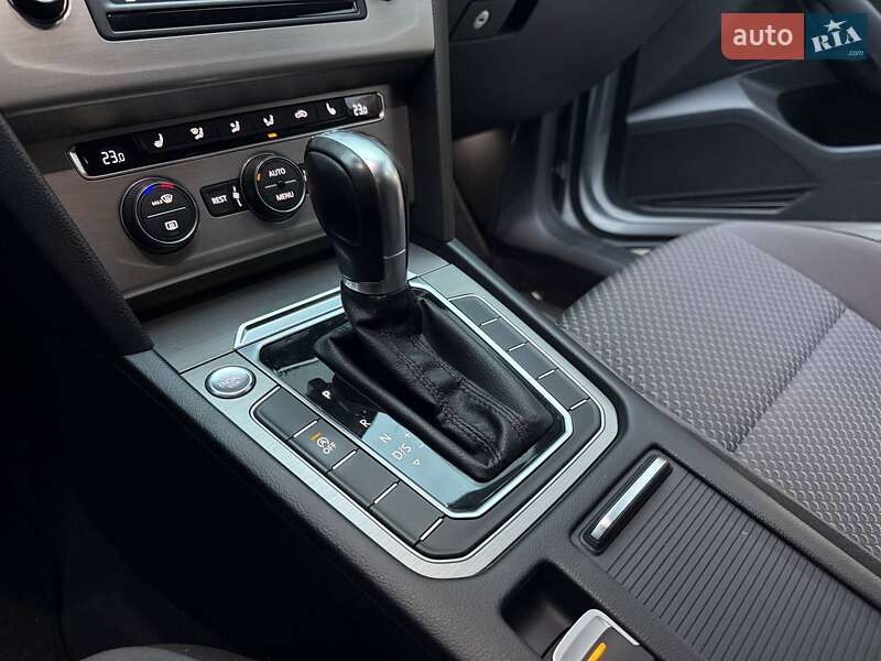 Универсал Volkswagen Passat 2016 в Киеве фото 21 Универсал Volkswagen Passat 2016 в Киеве