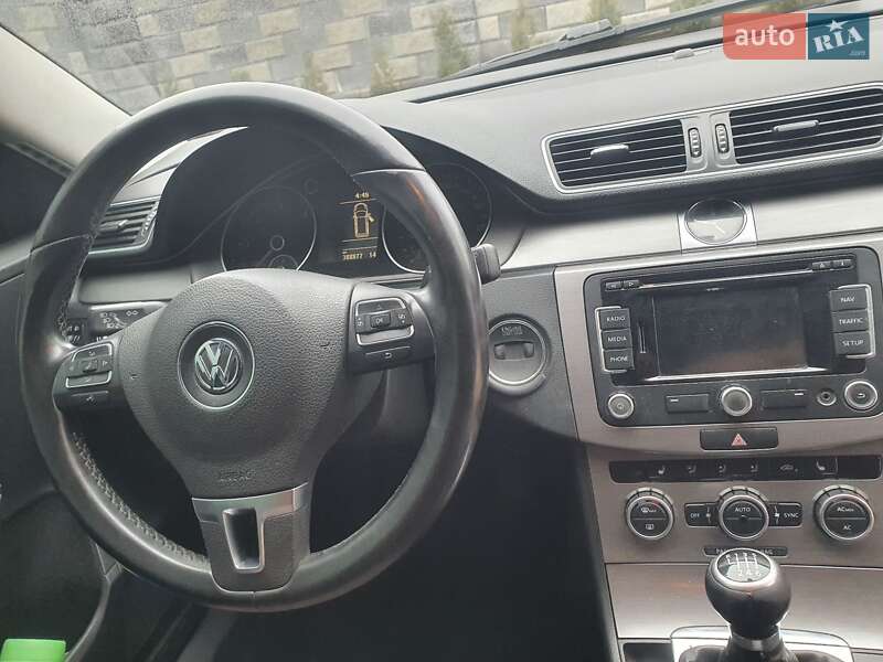 Универсал Volkswagen Passat 2012 в Ровно