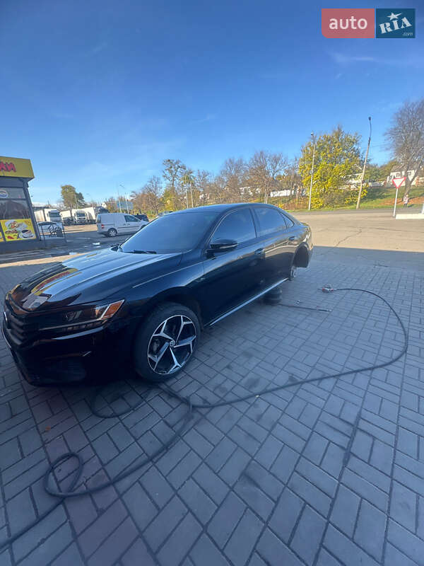 Седан Volkswagen Passat 2019 в Черкассах