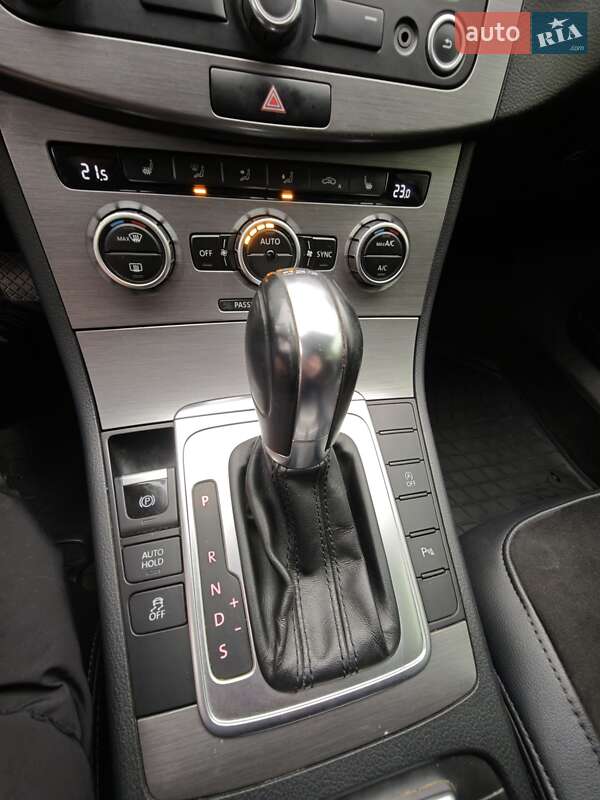 Универсал Volkswagen Passat 2014 в Киеве