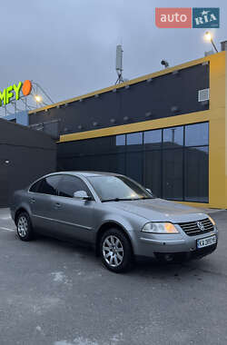 Седан Volkswagen Passat 2004 в Киеве