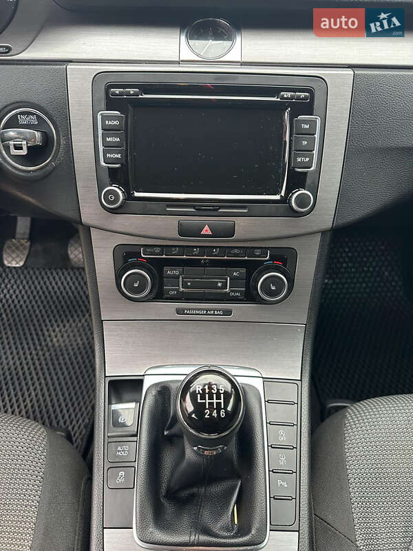 Седан Volkswagen Passat 2011 в Ужгороде