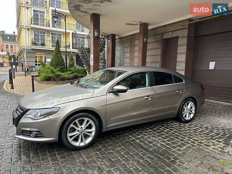 Седан Volkswagen Passat 2011 в Киеве