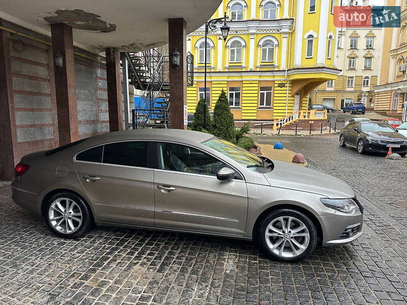 Седан Volkswagen Passat 2011 в Киеве