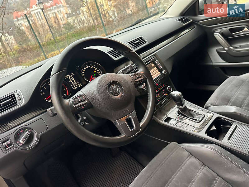 Седан Volkswagen Passat 2011 в Киеве