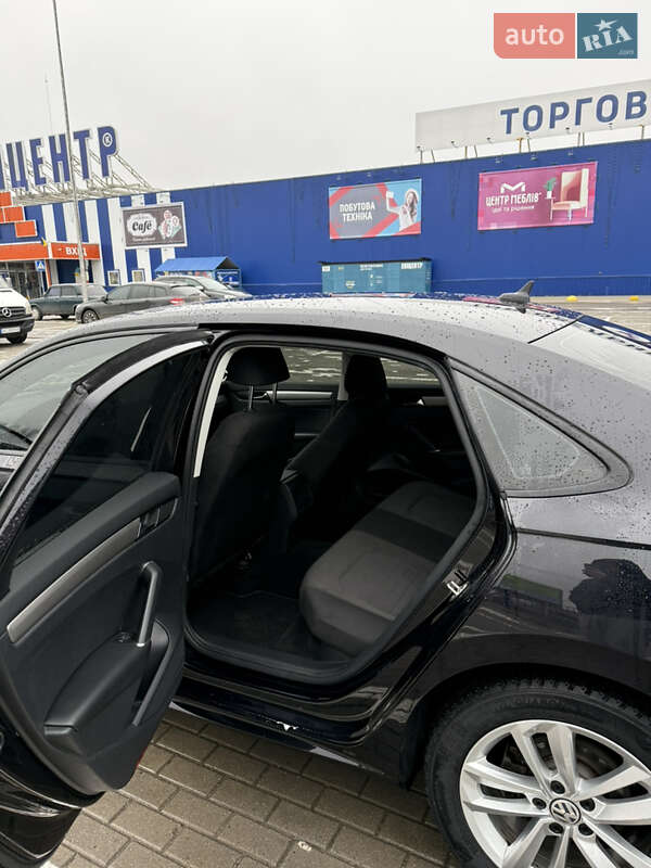 Седан Volkswagen Passat 2021 в Ковеле