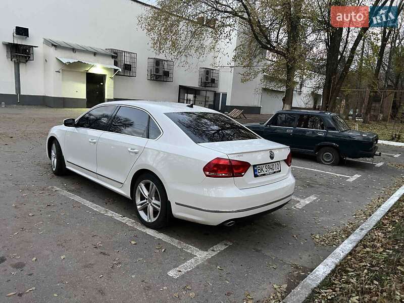 Седан Volkswagen Passat 2014 в Кропивницком