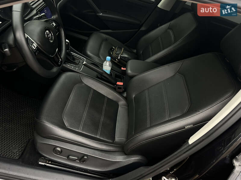 Седан Volkswagen Passat 2018 в Одессе