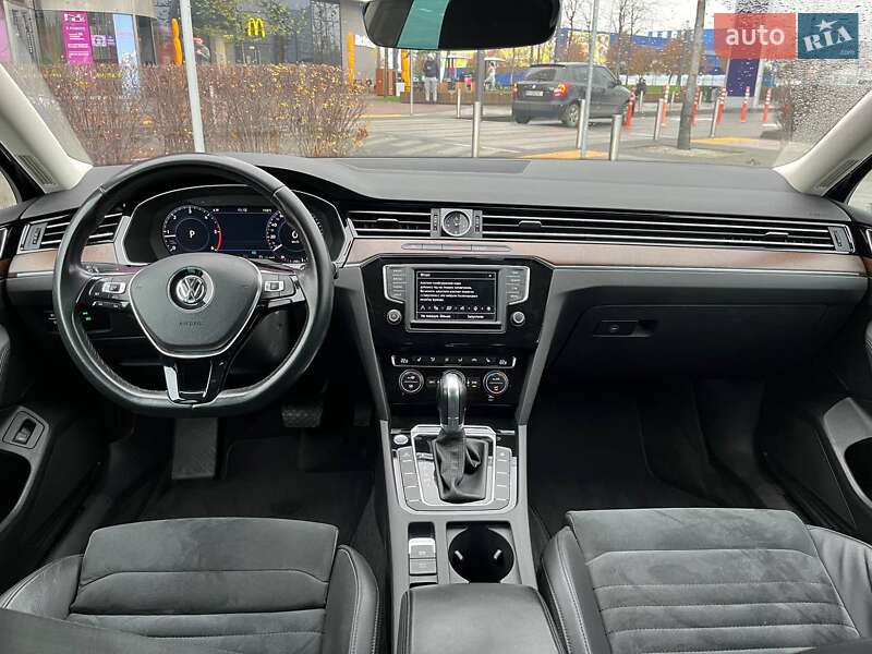 Седан Volkswagen Passat 2017 в Києві